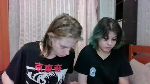 Snapshot of crystal_porn_love chatting on 03.09.25 Crystal and Marcl online show from 03.09.25