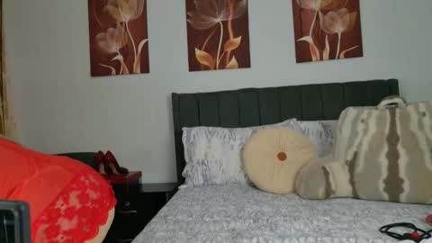 Snapshot of crystal_ray_777 chatting on 01.12.26 CRYSTAL online show from 01.12.26