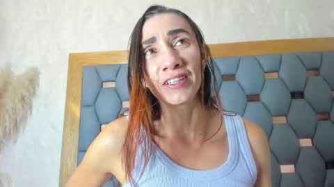 Snapshot of crystal_sm chatting on 10.01.25 crystal_sm online show from 10.01.25