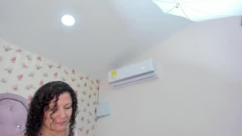 Snapshot of crystal_watson0 chatting on 05.29.26 Milf Latina online show from 05.29.26