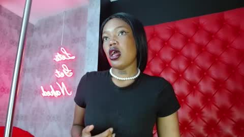 Snapshot of crystalbrooke3x chatting on 01.11.25 Crystal online show from 01.11.25