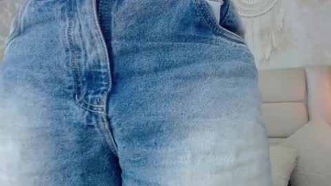 Snapshot of crystalbrooke3x chatting on 09.20.25 Crystal online show from 09.20.25