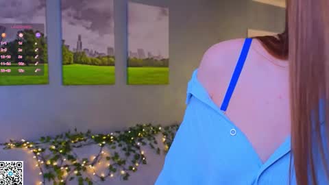 Snapshot of crystaldiva01 chatting on 02.13.26 Diva online show from 02.13.26