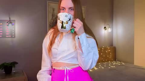 Snapshot of crystaldiva01 chatting on 03.29.26 Diva online show from 03.29.26