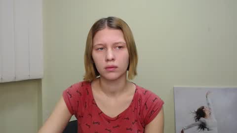 Snapshot of crystalgirl__ chatting on 12.10.24 Stella online show from 12.10.24