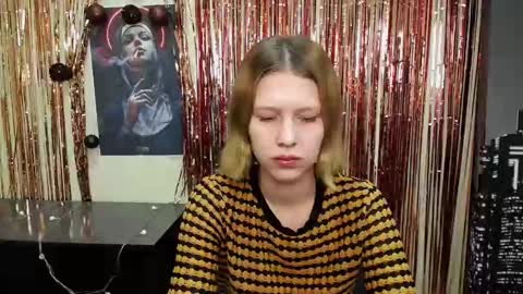 Snapshot of crystalgirl__ chatting on 01.07.25 Stella online show from 01.07.25