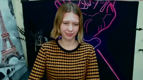 Snapshot of crystalgirl__ chatting on 01.07.25 Stella online show from 01.07.25