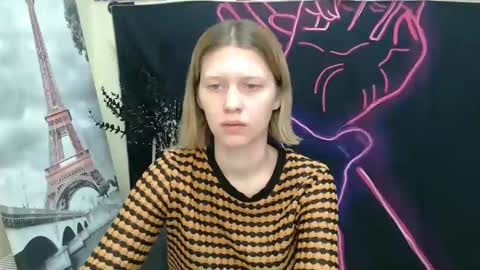 Snapshot of crystalgirl__ chatting on 01.09.25 Stella online show from 01.09.25