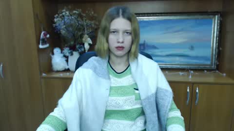 Snapshot of crystalgirl__ chatting on 01.12.25 Stella online show from 01.12.25