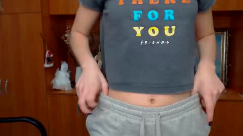 Snapshot of crystalgirl__ chatting on 02.08.25 Stella online show from 02.08.25