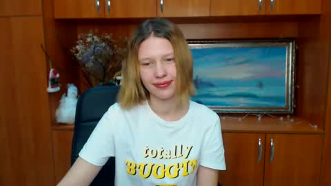 Snapshot of crystalgirl__ chatting on 02.11.25 Stella online show from 02.11.25