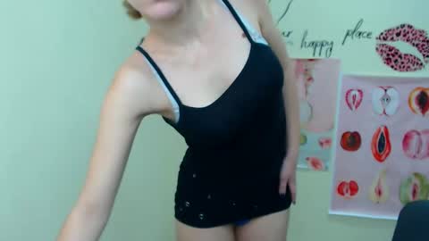 Snapshot of crystalgirl__ chatting on 02.20.25 Stella online show from 02.20.25