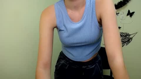 Snapshot of crystalgirl__ chatting on 02.26.25 Stella online show from 02.26.25