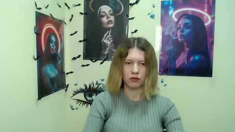 Snapshot of crystalgirl__ chatting on 03.08.25 Stella online show from 03.08.25