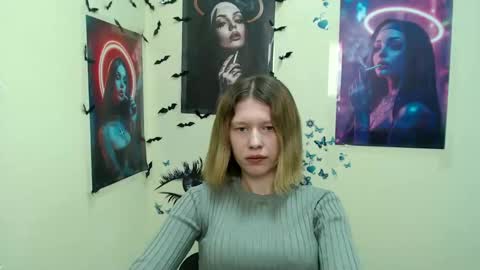 Snapshot of crystalgirl__ chatting on 03.08.25 Stella online show from 03.08.25