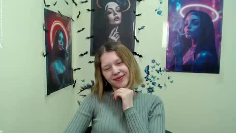 Snapshot of crystalgirl__ chatting on 03.09.25 Stella online show from 03.09.25