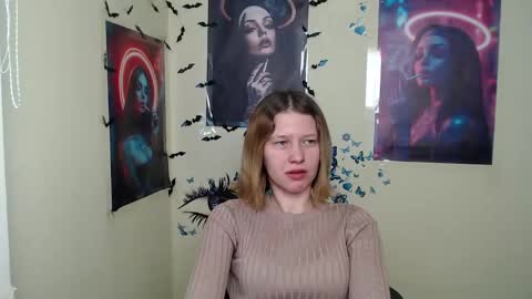 Snapshot of crystalgirl__ chatting on 03.11.25 Stella online show from 03.11.25