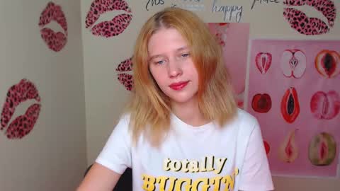 Snapshot of crystalgirl__ chatting on 09.20.25 Stella online show from 09.20.25