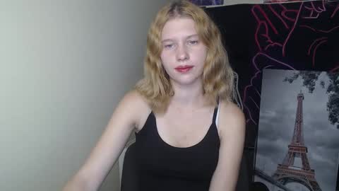 Snapshot of crystalgirl__ chatting on 09.27.25 Stella online show from 09.27.25