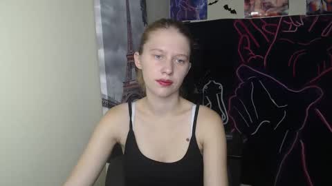 Snapshot of crystalgirl__ chatting on 09.29.25 Stella online show from 09.29.25