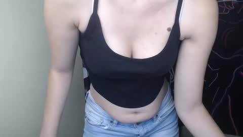 Snapshot of crystalgirl__ chatting on 10.01.25 Stella online show from 10.01.25