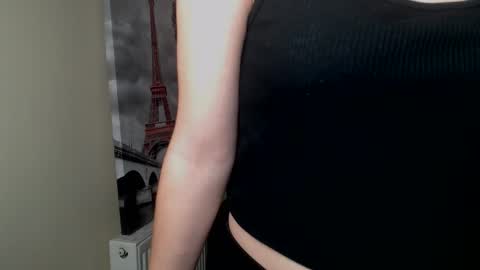 Snapshot of crystalgirl__ chatting on 10.06.25 Stella online show from 10.06.25