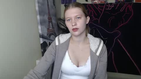 Snapshot of crystalgirl__ chatting on 10.11.25 Stella online show from 10.11.25