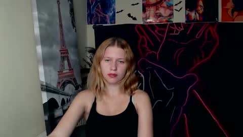 Snapshot of crystalgirl__ chatting on 10.17.25 Stella online show from 10.17.25