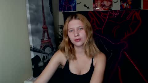 Snapshot of crystalgirl__ chatting on 10.19.25 Stella online show from 10.19.25