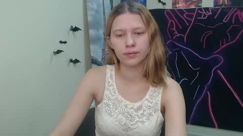 Snapshot of crystalgirl__ chatting on 11.19.25 Stella online show from 11.19.25