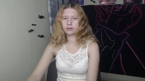 Snapshot of crystalgirl__ chatting on 11.20.25 Stella online show from 11.20.25