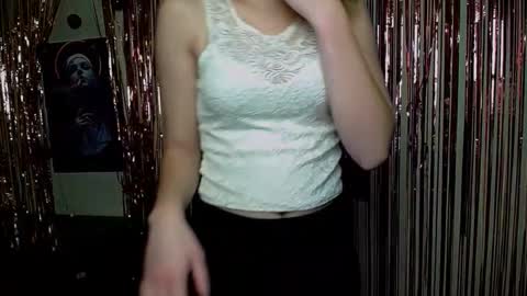 Snapshot of crystalgirl__ chatting on 11.22.25 Stella online show from 11.22.25