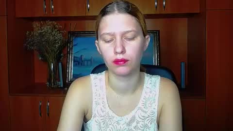 Snapshot of crystalgirl__ chatting on 11.27.25 Stella online show from 11.27.25