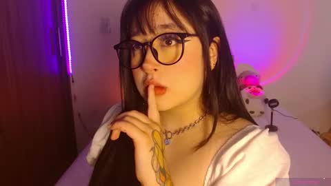 Snapshot of crystalitesq chatting on 07.23.26 Olivia online show from 07.23.26