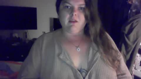 Snapshot of crystalizzzee chatting on 10.11.25 Herekittykitty69 online show from 10.11.25