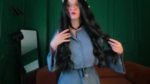 Snapshot of crystallglow chatting on 02.05.26 Kitty online show from 02.05.26