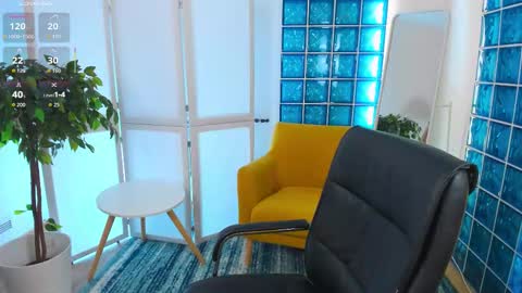 Snapshot of crystalluna__ chatting on 11.09.25 Mia online show from 11.09.25