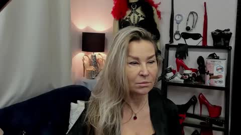 CrystalHotty online show from 01.05.25