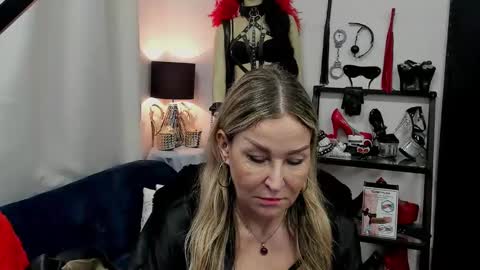 CrystalHotty online show from 02.25.25