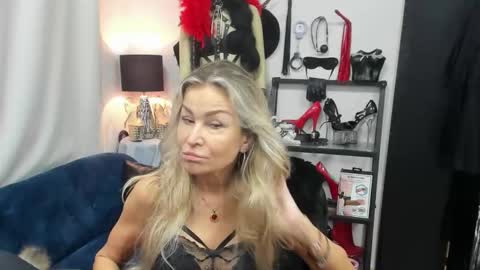 CrystalHotty online show from 11.04.25