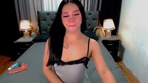 Snapshot of crytastal_lust1212 chatting on 06.17.26 bea takashi online show from 06.17.26