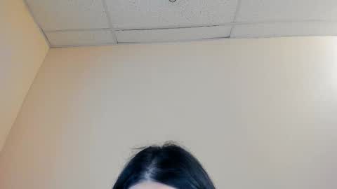 Snapshot of cuckqueenxxl chatting on 09.17.25 HELEN online show from 09.17.25