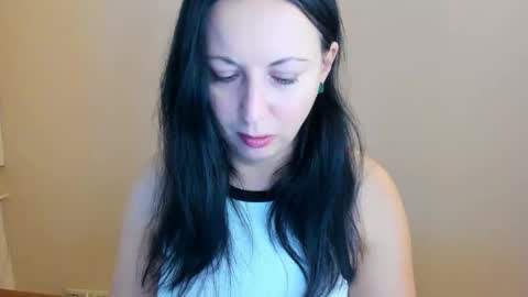 Snapshot of cuckqueenxxl chatting on 10.18.25 HELEN online show from 10.18.25