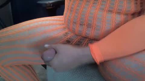 Snapshot of cuddlebeardeluxe chatting on 10.29.25 cuddlebeardeluxe online show from 10.29.25