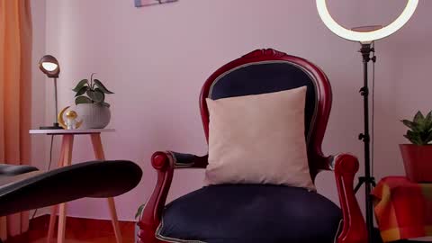 Snapshot of cuddlingbunnny chatting on 12.02.24 Leonela online show from 12.02.24