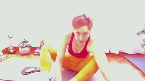 Snapshot of cuddlingbunnny chatting on 12.09.24 Leonela online show from 12.09.24