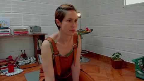 Snapshot of cuddlingbunnny chatting on 01.18.25 Leonela online show from 01.18.25