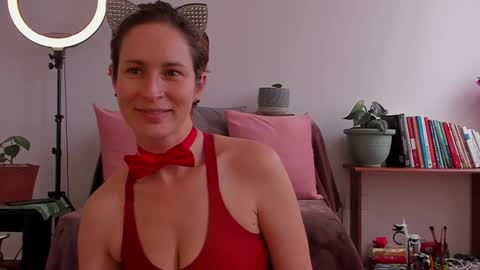 Snapshot of cuddlingbunnny chatting on 01.26.25 Leonela online show from 01.26.25