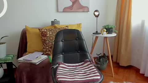 Snapshot of cuddlingbunnny chatting on 03.02.25 Leonela online show from 03.02.25