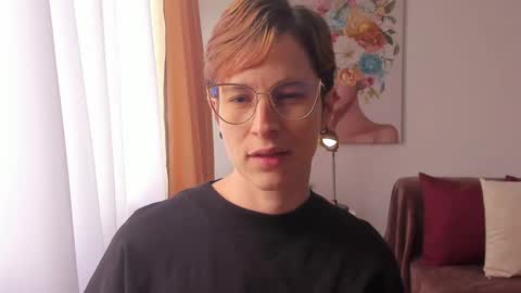 Snapshot of cuddlingbunnny chatting on 03.10.25 Leonela online show from 03.10.25